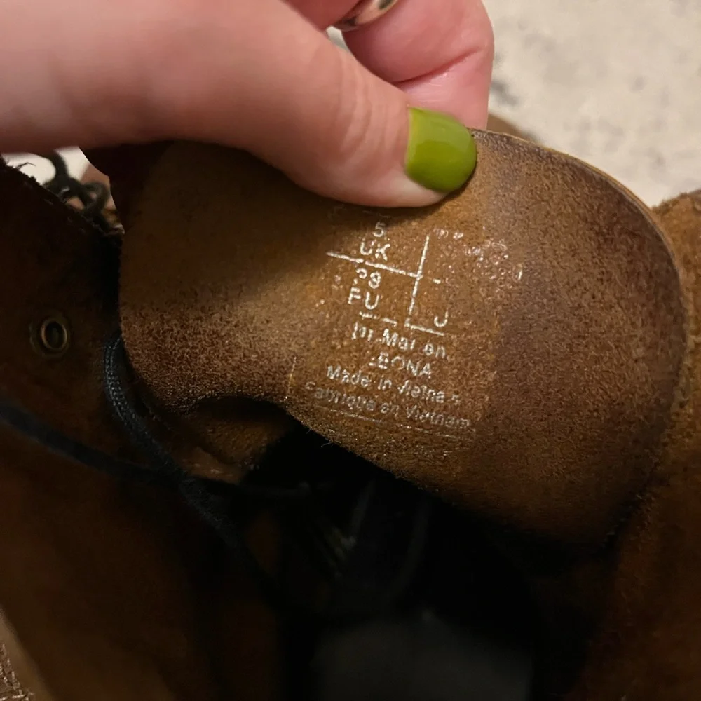 Dr. Martens Leona in Brown - Picture 6 of 6